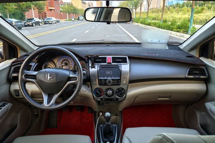 Used Honda City Classic 2012 1.5L manual Comfort version
