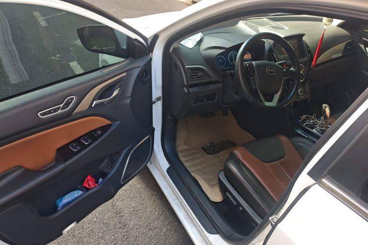 Used BYD Qin New Energy 2015 1.5T Dual-Crown Flagship Plus Edition
