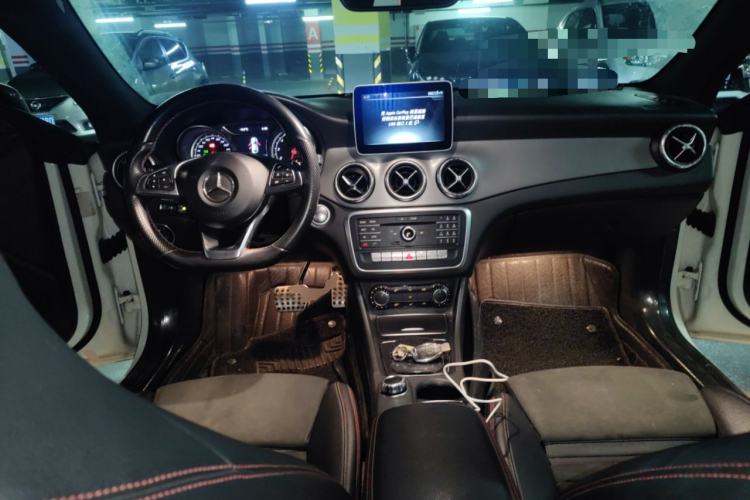 Used Mercedes-Benz CLA 2017 CLA 220 4MATIC Center Console