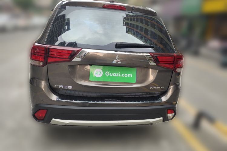 Used Mitsubishi Outlander 2018 2.0L Two-Wheel Drive Glory Edition 5 Seats Rear