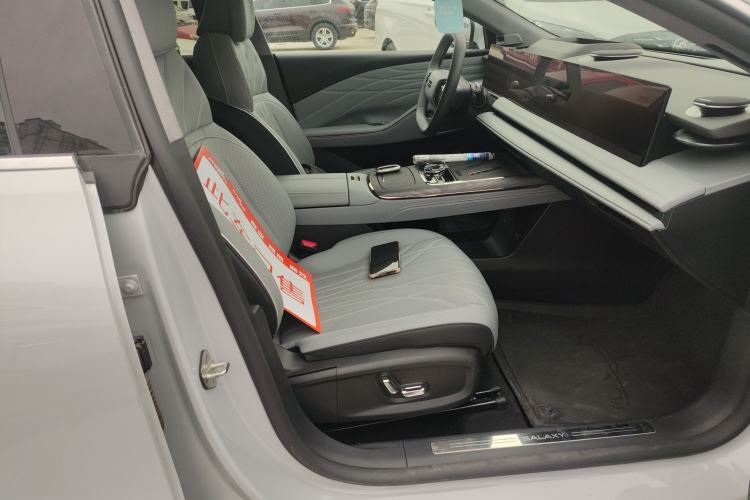 Used Geely Galaxy E8 2025 700 km Long-Range Intelligent Driving Version
