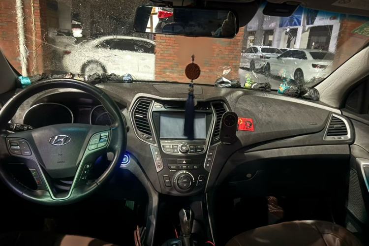 Used Hyundai Santa Fe 2013 2.0T Automatic All-Wheel Drive Top Trim