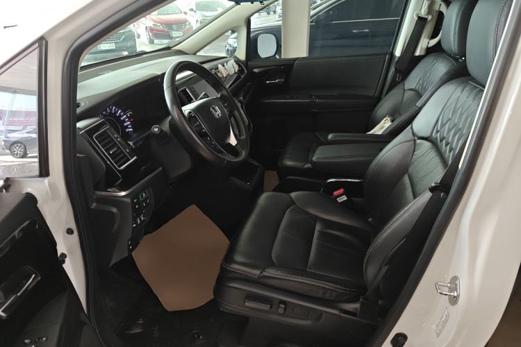 Used Honda Elysion 2019 2.0L Hybrid Luxury Edition Left Front Seat