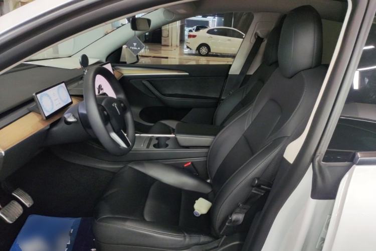 Used Tesla Model Y 2021 Standard Range Rear-Wheel Drive Version Left Front Seat