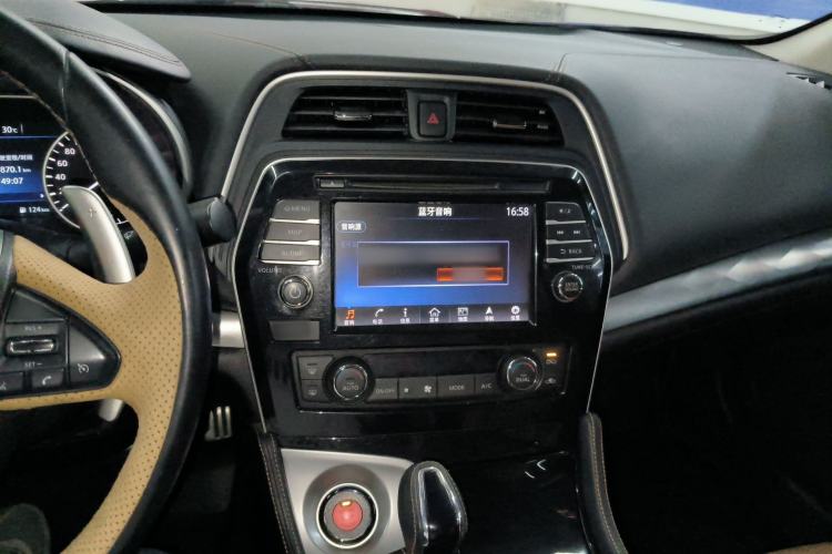 Used Nissan Maxima 2016 2.5L XV Ultimate Edition Center Console