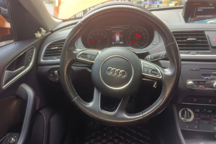 Used Audi Q3 2013 35 TFSI quattro Comfort Model Steering Wheel