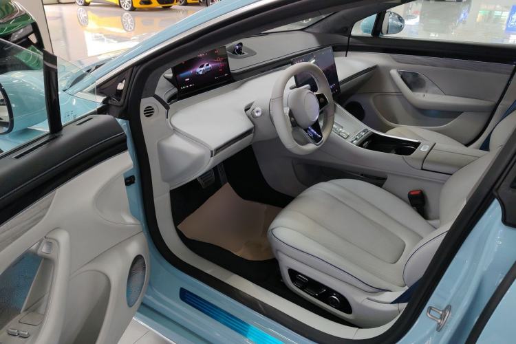 Used Hima Luxeed S7 2025 785 km Ultra