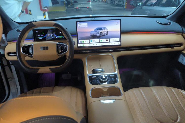 Used Geely Galaxy Xingjian 7 EM-i 2025 120km Launch+ Version Center Console