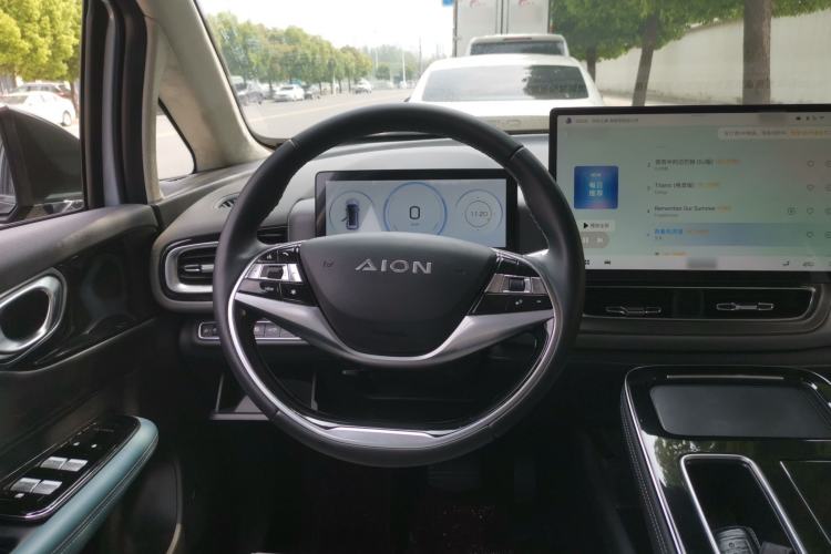 Used AION V 2023 Plus 70 Super Fast Charging Version Ternary Lithium
