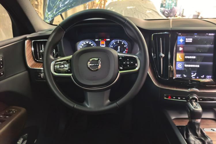 Used Volvo XC60 2021 T5 4x4 Smart Luxury Edition
