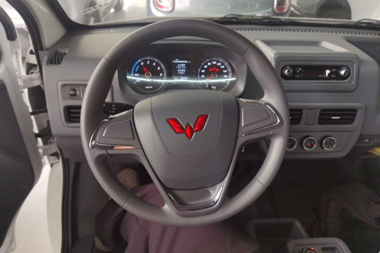 Used Wuling Yangguang 2025 Model 400km Bus Edition—Comfort Edition Steering Wheel