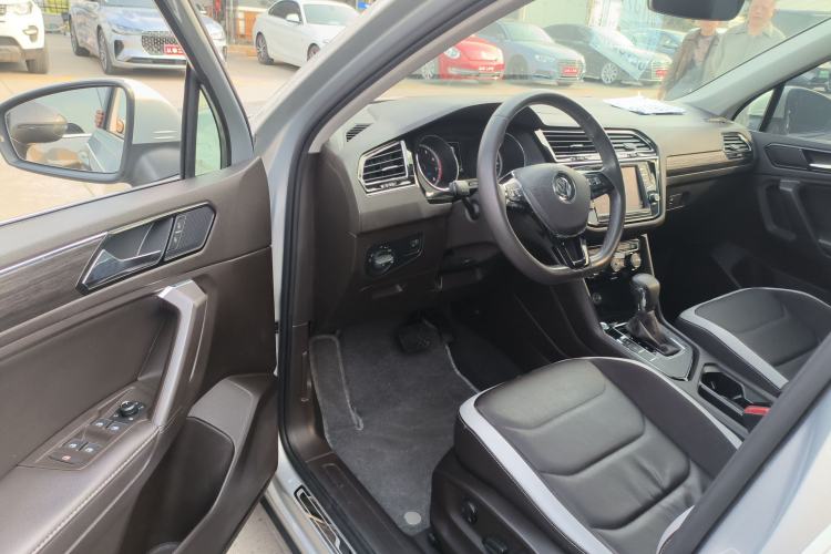 Used Volkswagen Tiguan L 2017 330TSI Automatic Two-Wheel Drive Luxury Edition