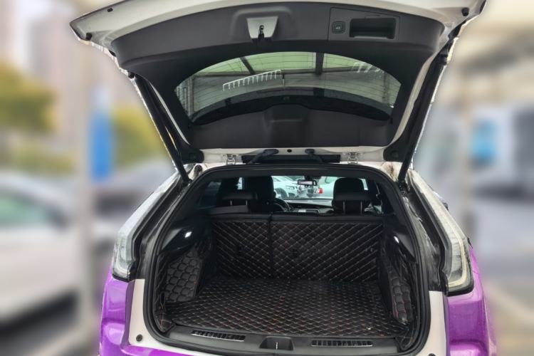 Used Cadillac XT4 2018 28T 4x4 Leading Sport Model Trunk