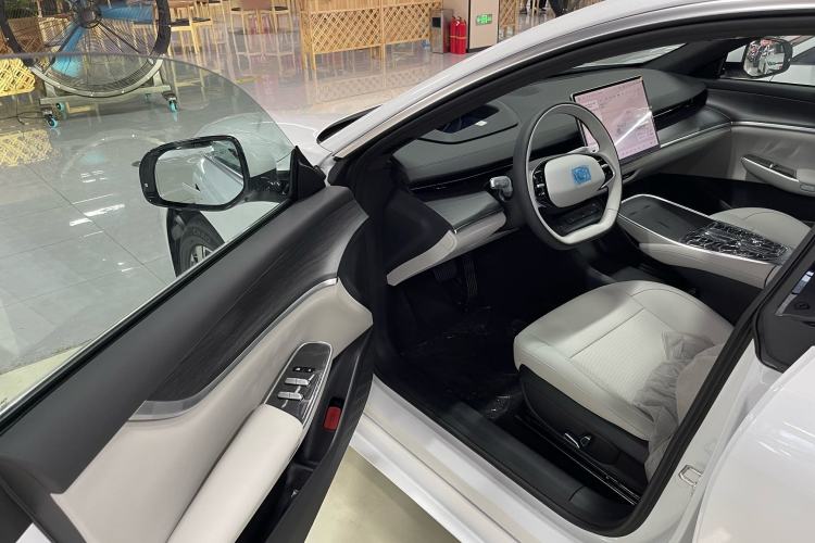 Used CHANGAN NEVO A07 2025 Blue Whale Range-Extending Model 140 Elite Version Interior 7