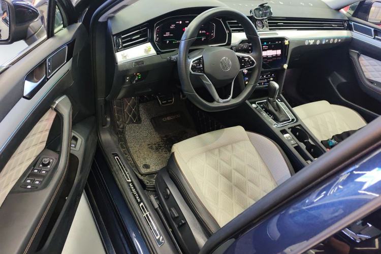 Used Volkswagen Magotan 2023 2 Million Units Commemorative Edition 330TSI DSG Luxury Version Driver Seat