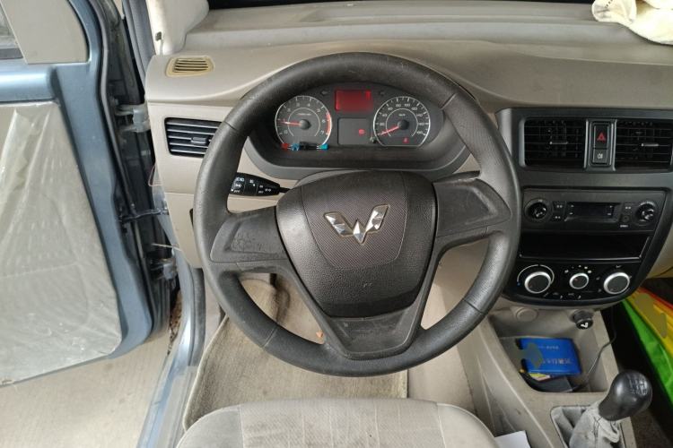 Used Wuling Rongguang V 2016 1.5L Practical Version
