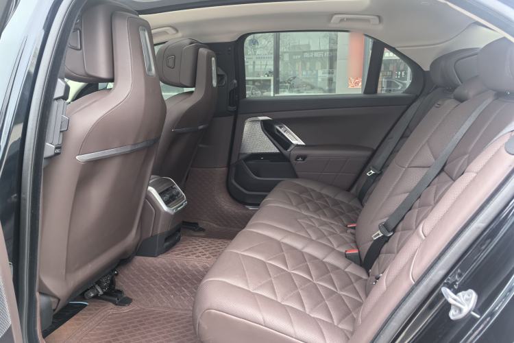 Used BMW 7 Series 2023 735Li M Sport Package Interior 4