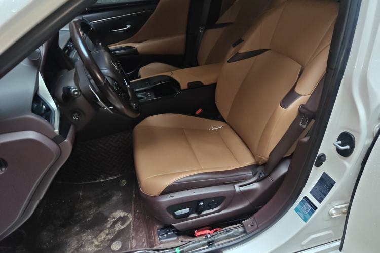 Used Lexus ES 2020 200 Luxury Edition Left Front Seat