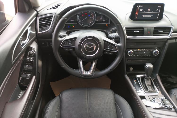 Used Mazda 3 Axela 2017 Hatchback 2.0L Automatic Sport Model China V Emission Standard Steering Wheel