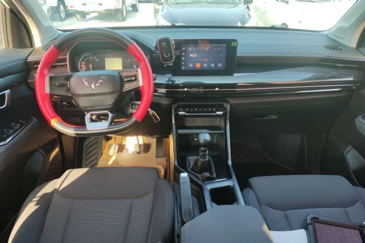 Used Wuling Asta 2021 1.5T Manual Xingyue Edition Center Console