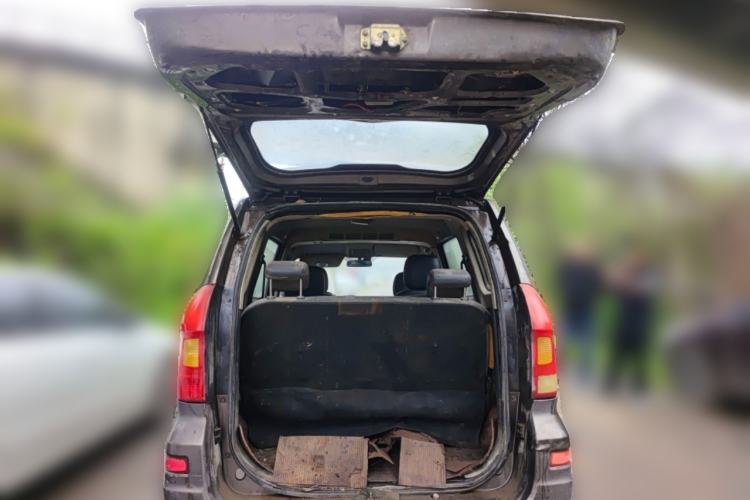 Used Dongfeng Fengon 330 2014 1.5L Manual Standard Edition DK15-02 Trunk