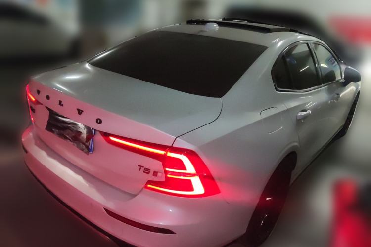 Used Volvo S60 2021 T4 Zhiyi Luxury Edition
