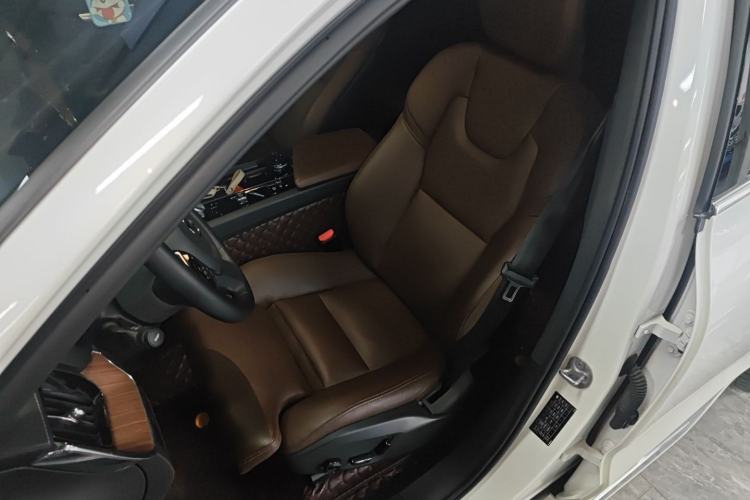 Used Volvo XC60 2024 B5 4x4 Smart Luxury Edition
