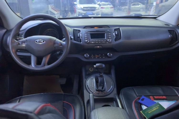 Used Kia Sportage R 2014 2.0L Automatic Two-Wheel Drive GL Center Console