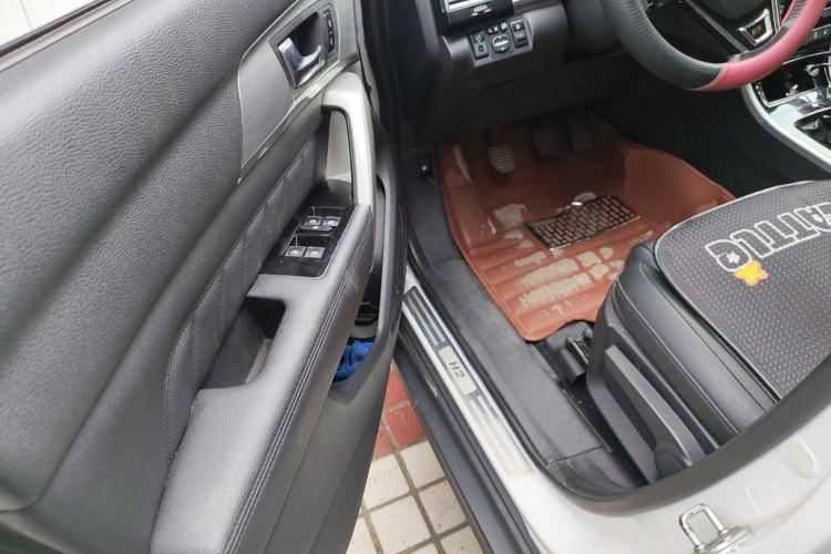 Used Haval H2 2016 Red-Label 1.5T Manual Two-Wheel Drive Luxury Model