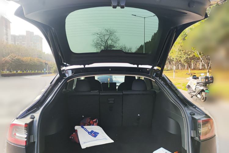 Used Tesla Model Y 2023 Long-Range All-Wheel-Drive Version Trunk