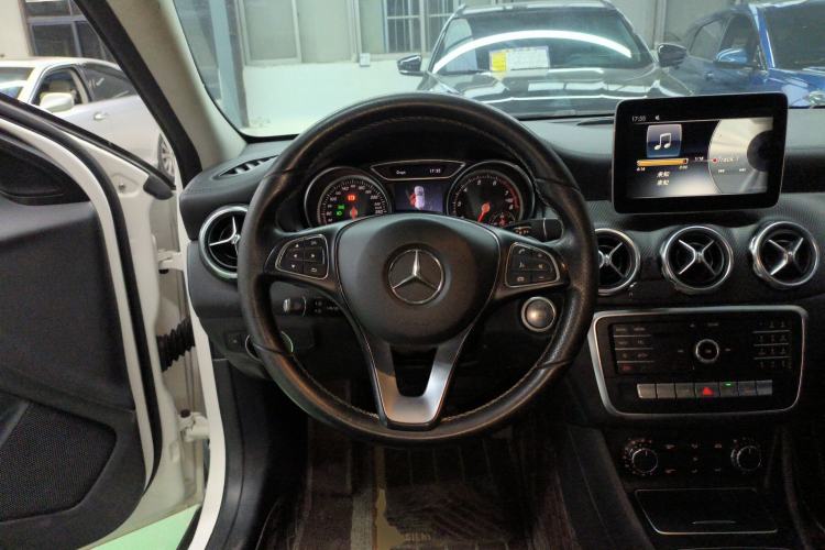 Used Mercedes-Benz GLA 2017 GLA 200 Fashion Model
