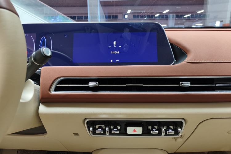 Used ORA Good Cat 2023 401 km Standard Range Luxury Version Lithium Iron Phosphate
