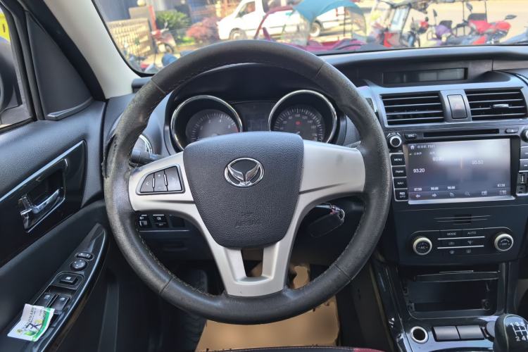 Used HYOSOW S3 2015 1.5L Luxury Model China V Standard Steering Wheel