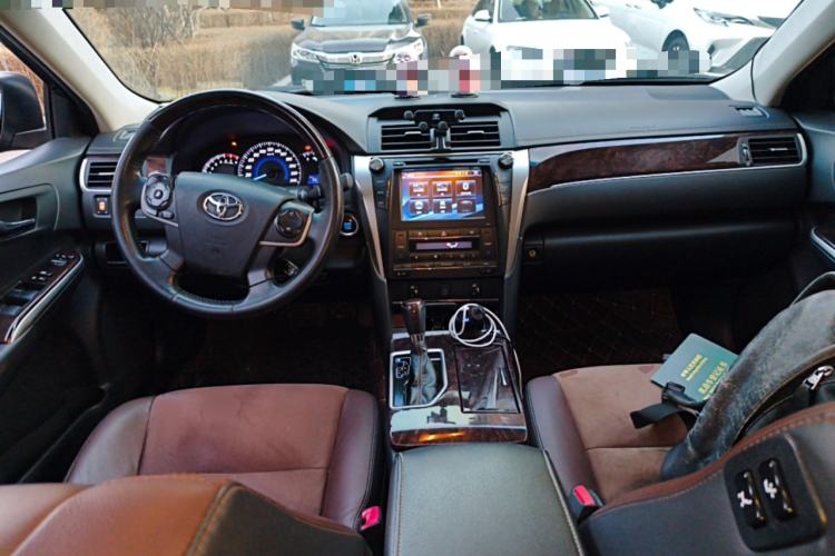 Used Toyota Camry 2016 2.5G 10th Anniversary Deluxe Navigation Edition Center Console