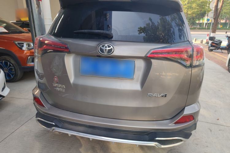 Used Toyota RAV4 2016 2.0L CVT Two-Wheel Drive Fashion Edition China V Standard
