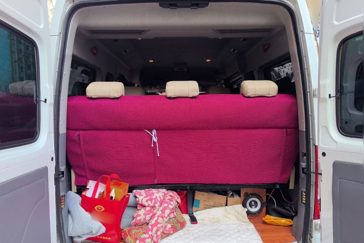 Used SAIC MAXUS Xintu V80 2023 2.0T AMT Classic Aoyuntong Power Version Long Wheelbase Mid-Roof Design 6/7/8/9-Seater
