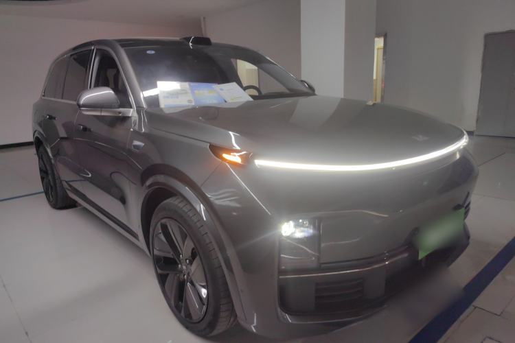 Used Li Auto L9 2022 Max model Front Right 45 Deg