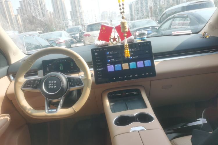 Used Landian E5 PLUS 2025 165 km Long-Range Pro Version with 5 Seats