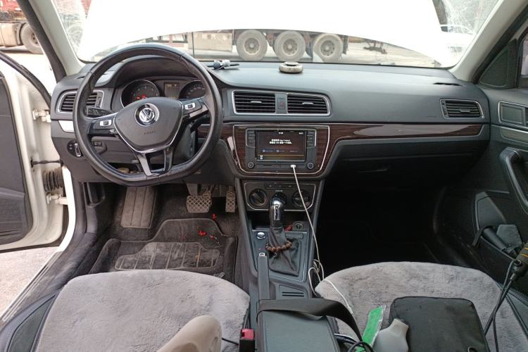 Used Volkswagen Lavida 2017 1.6L Automatic Comfort Edition
