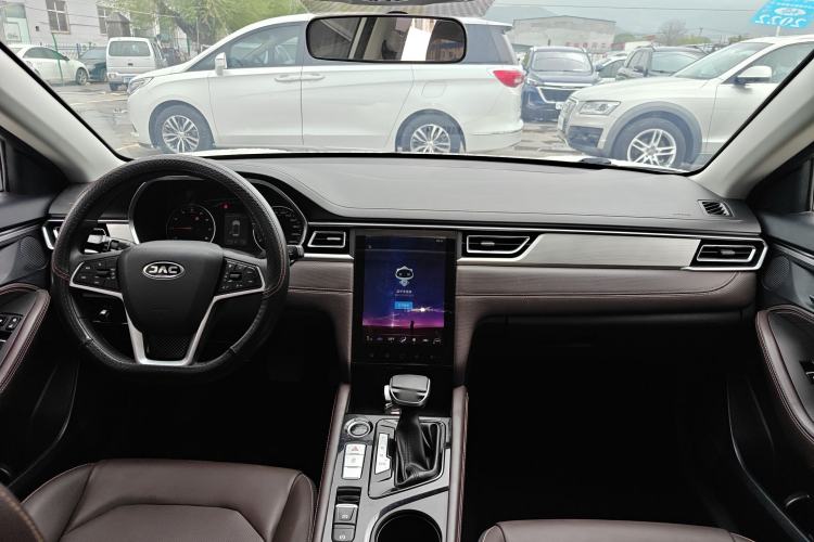 Used JAC Group J7 2020 1.5T CVT Elite Model Center Console