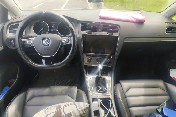 Used Volkswagen Golf 2016 230TSI Automatic Luxury Version Center Console