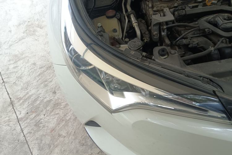 Used Toyota C-HR 2018 2.0L Leading Edition China V-standard Right Front Headlight