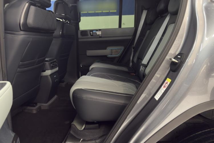 Used Formula Leopard 5 2023 Navigator Edition Interior 1