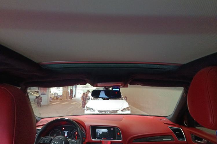 Used Audi Q5 2017 40 TFSI Comfort Model Headliner