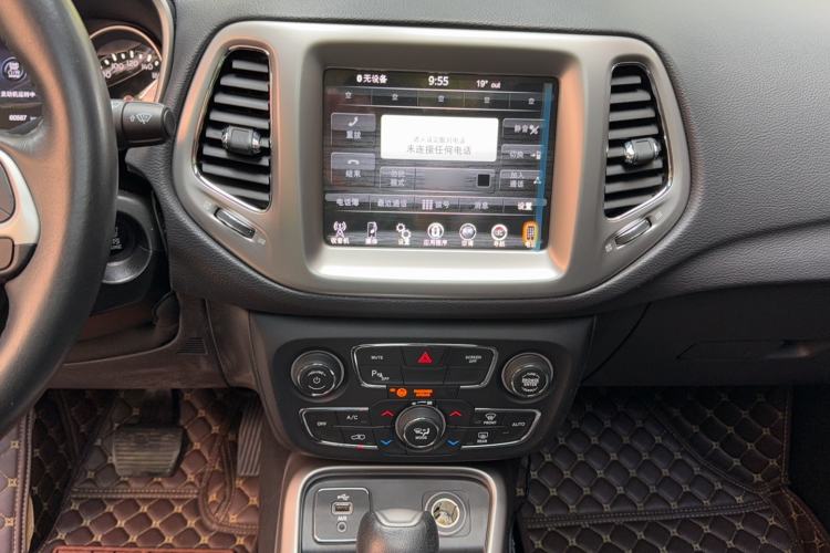 Used Jeep Compass 2017 200T Automatic Family Edition Audio And AC Panel