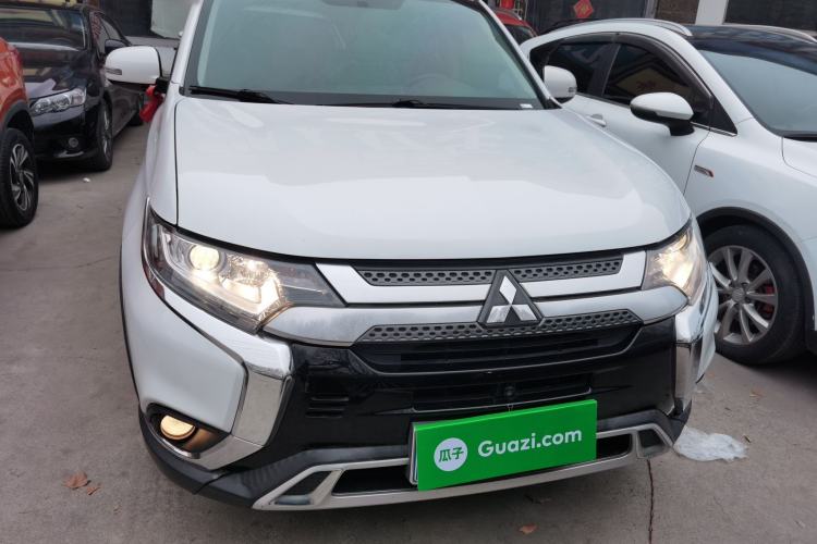 Used Mitsubishi Outlander 2019 2.0L Two-Wheel Drive Comfort Edition 7-Seater China VI Standard
