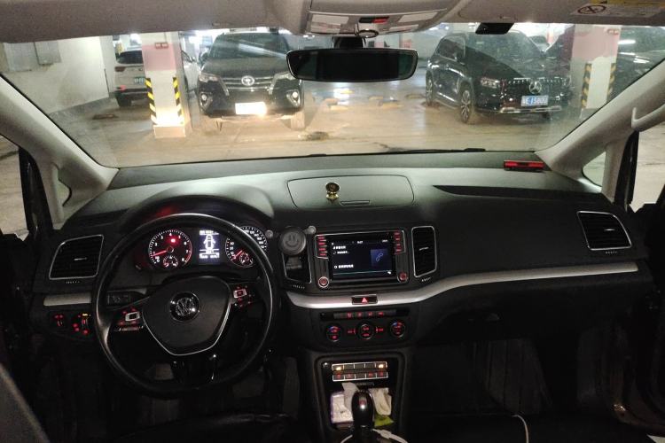 Used Volkswagen Sharan 2018 380TSI Comfort Edition 7-Seater Center Console