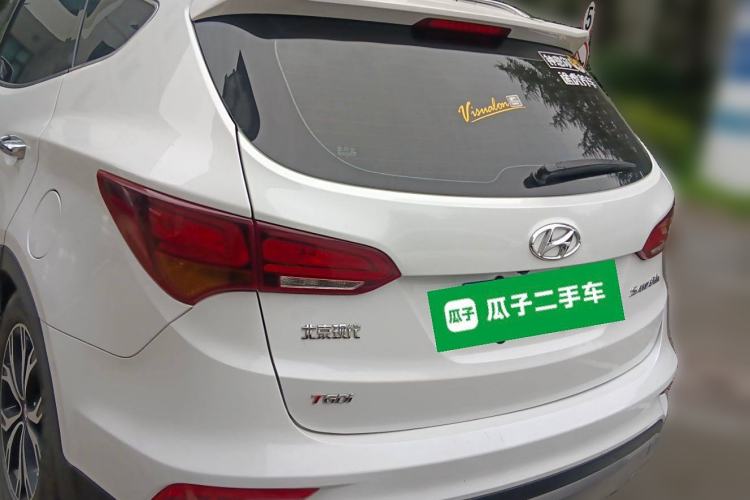 Used Hyundai Santa Fe 2017 2.0T Automatic Two-Wheel Drive Smart Version 7 Seats Rear