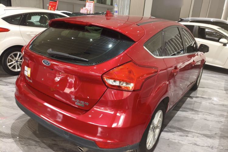 Used Ford Focus 2018 Hatchback Classic EcoBoost 180 Automatic Elite Model Rear Right 45 Deg