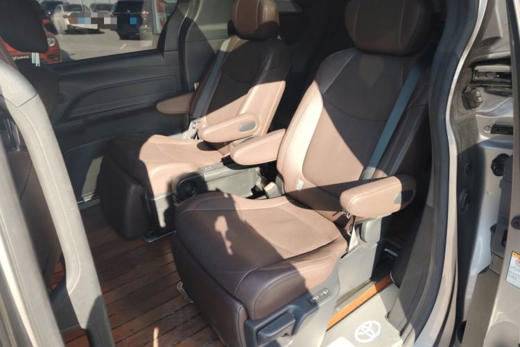 Used Toyota Sienna 2021 2.5L Hybrid Platinum Edition